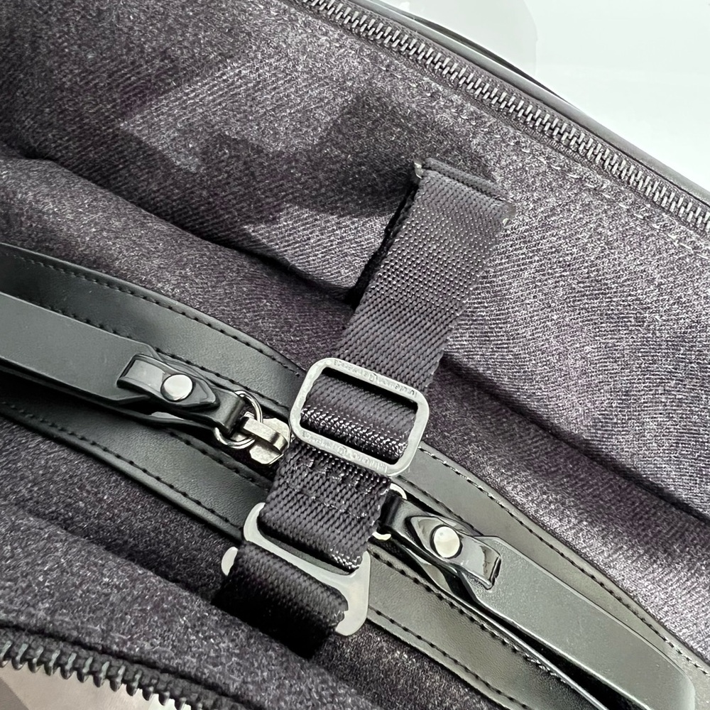 Lululemon Athletica Duffle Bag Gray/Black Large - Picture 10 of 16
